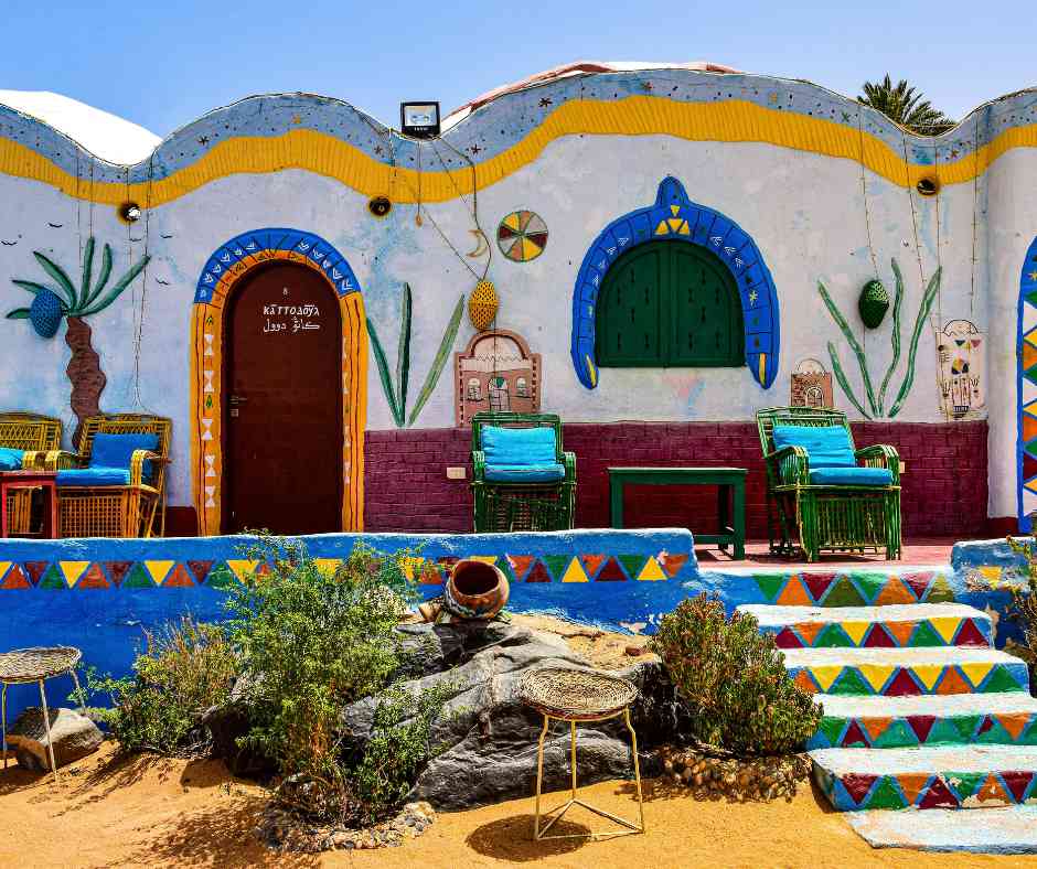 Patio tradicional de una casa familiar nubia en Asuán